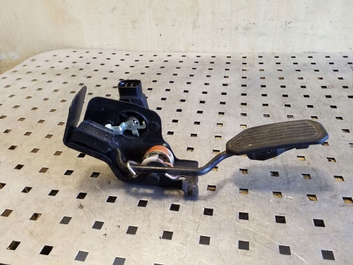 TOYOTA COROLLA VERSO AR10 PÉDALE GAZ 1983003031