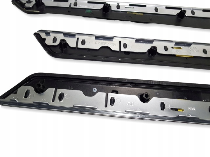 MOULURE DÉCORATIVE PORTES MILIEU MERCEDES-BENZ E W212 1584960GGG