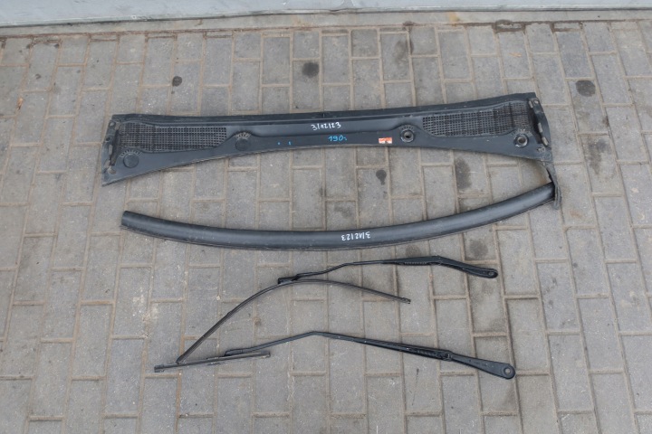DOUBLURE DE PASSAGE DE ROUE SUPÉRIEUR JOINT D'ÉTANCHÉITÉ BRAS DE SUSPENSION ESSUIE-GLACES CLIO V 668114189R