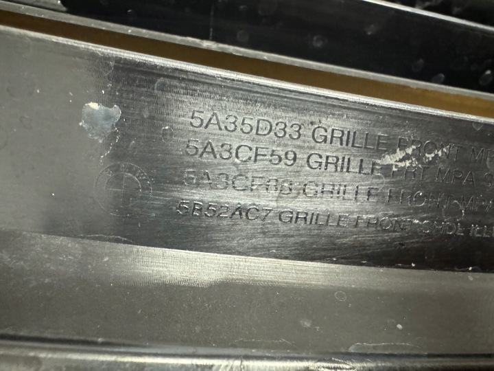PARE-CHOCS GRILLE CALANDRE BMW M1 F70 ORIGINAL
