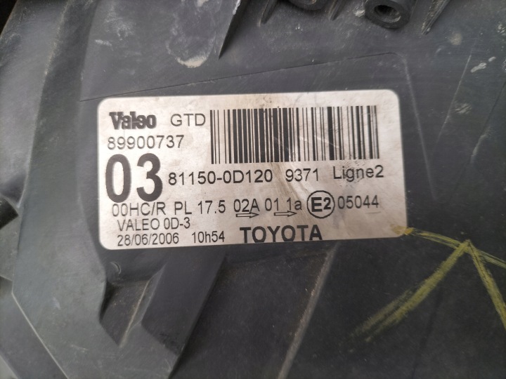TOYOTA YARIS PROJECTEUR GAUCHE 89900737 SZCZECIN -GORZOW-POZNAN) 2973