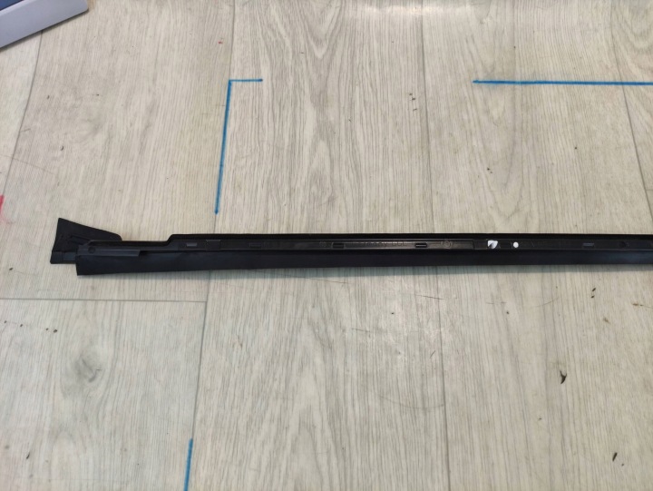 VW ID. 3 MOULURE PARE-BRISE GAUCHE AVANT 10A854327