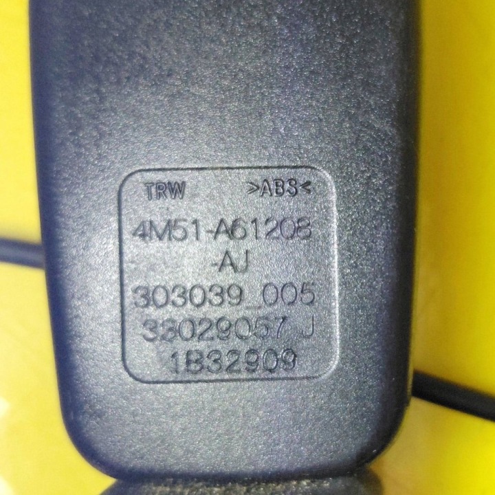 AGRAFE COURROIE SÉCURITÉ DROIT AVANT FORD FOCUS MK2 4M51A61208 NR1166