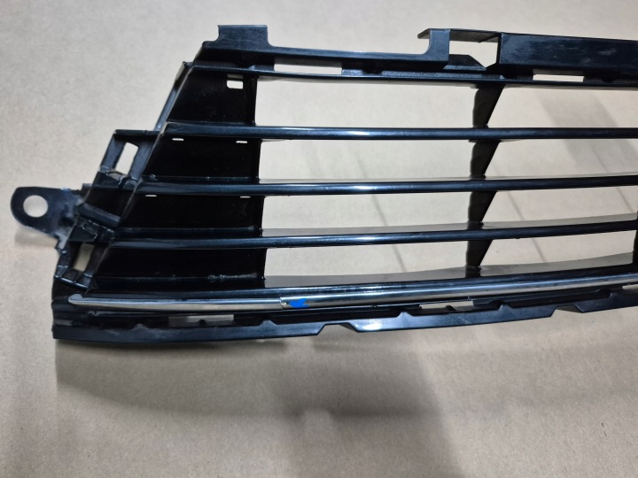 TOYOTA AURIS II 2 LIFT GRILLE CENTRALE PARE-CHOCS AVANT AVANT