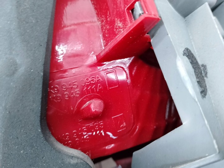 PHARE ARRIÈRE GAUCHE VW GOLF V 1K9945095A UNIVERSEL