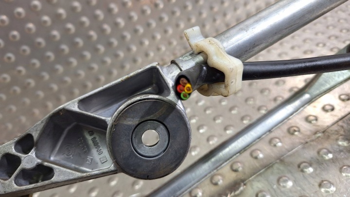 MÉCANISME PETIT MOTEUR ESSUIE-GLACES AVANT A2038200342 MERCEDES C-KLASA W203 EUROPE