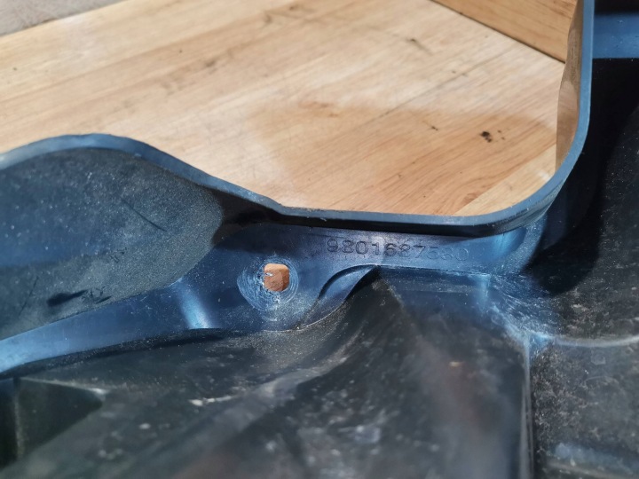9615. C4 CACTUS GLISSIÈRE PARE-CHOCS GAUCHE ARRIÈRE 9801687580