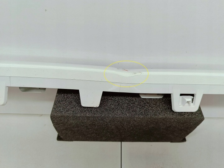 RENAULT MEGANE V E-TECH 22- MOULURE CENTRALE PARE-CHOCS ARRIÈRE BLANC 850708745R