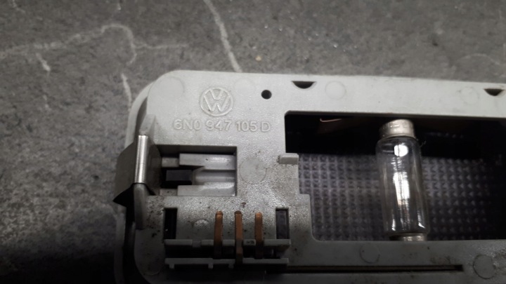 6N0947105D ÉCLAIRAGE CABINES VW POLO 3D 96R