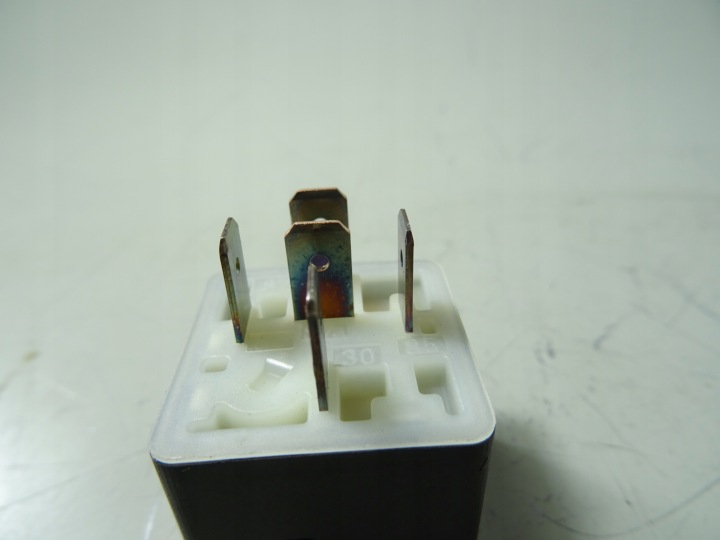 RELAIS UNIVERSEL BOSCH 24V 0332209204