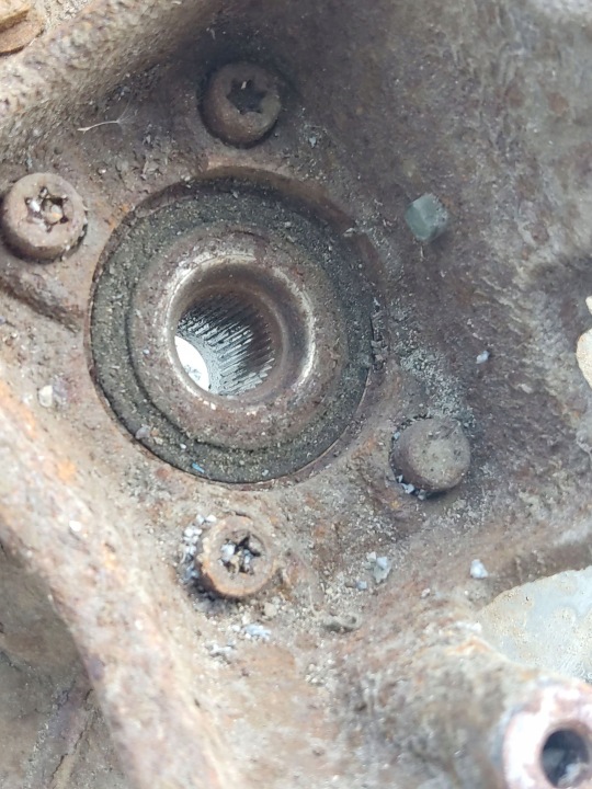 FORD KUGA I 2008 MOYEU ROUES ARRIÈRE 8V415500AA