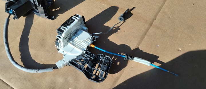 SERRURE POIGNÉE PORTES DROIT AVANT MERCEDES CLA W117 A0997202201