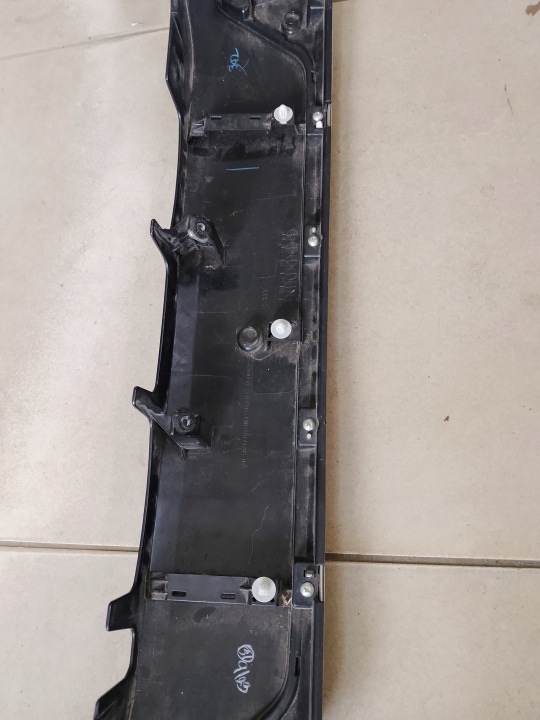 MOULURE CACHE COUVERCLES DE COFFRE ARRIÈRE MITSUBISHI OUTLANDER III LIFT 15R 5817A265-02