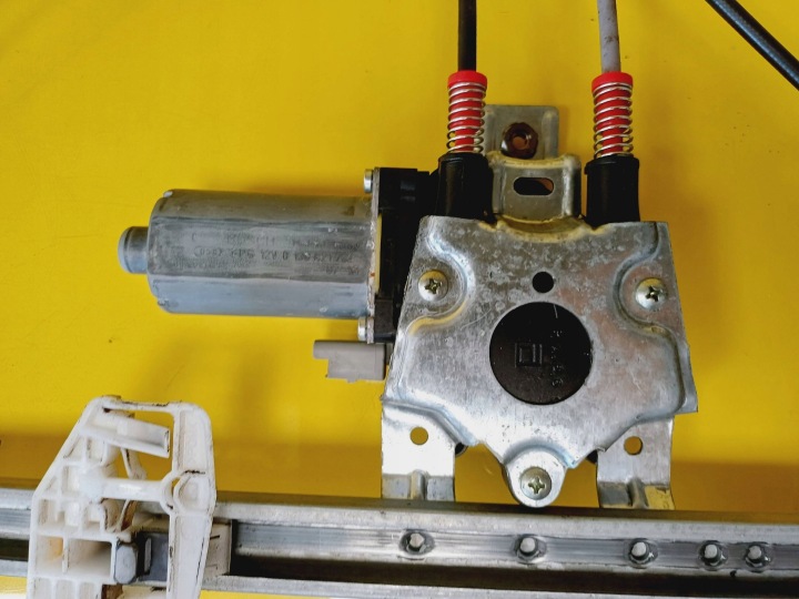 ÉLÉVATEUR VITRE DROIT AVANT PEUGEOT PARTENAIRE I RESTYLAGE 2 GOUPILLE 0130821762 NR81