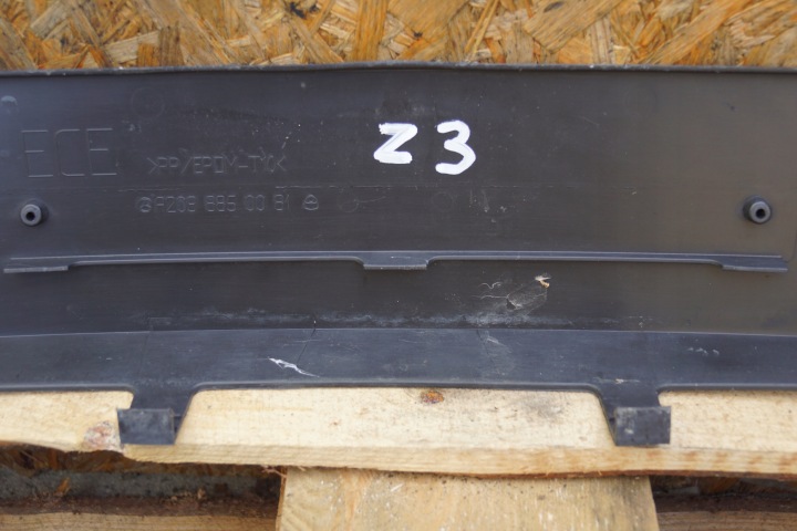 MOULURE RONDELLE SOUS TABLICE MERCEDES CLK W209