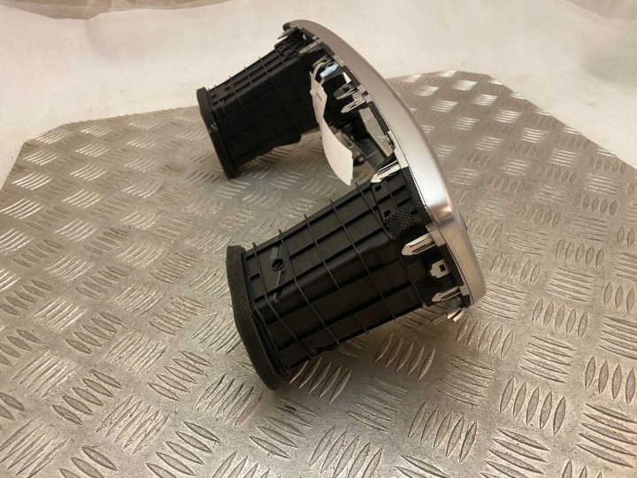 KIA SPORTAGE BUSES GRILLES CENTRAL CONDUIT D'AIR TABLEAU DE BORD INSTRUMENTATION