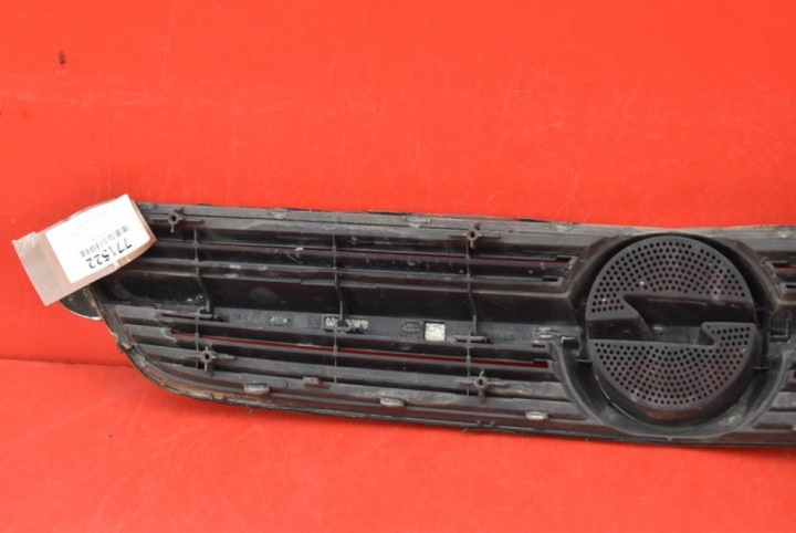 CALANDRE GRILLE NOIRE CHROME 13106812 OPEL VECTRA C 02-05