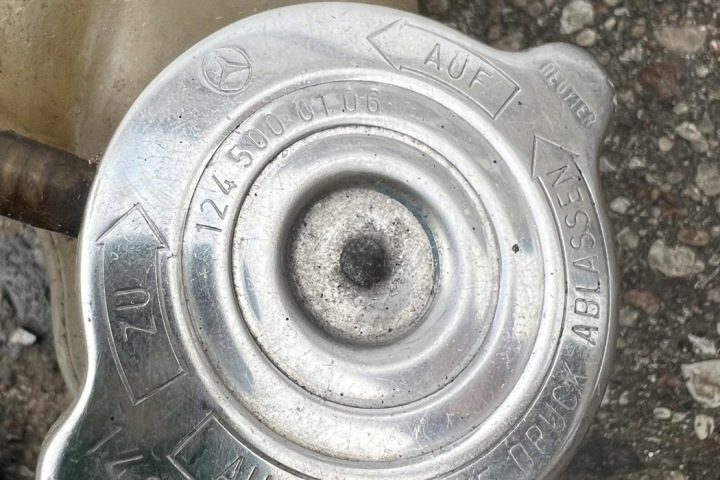 COUVERCLES RÉSERVOIR COMPENSATEUR MERCEDES-BENZ C (W202) 1245000106 DIESEL