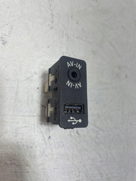 MINI R55 R56 R60 R61 PRISE USB AV IN 9229242