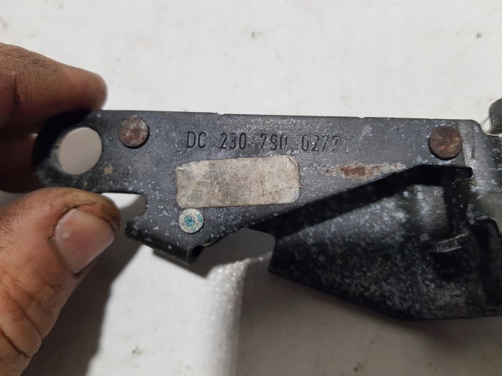 SERRURE TOITS DROIT MERCEDES SL R230 2307900277