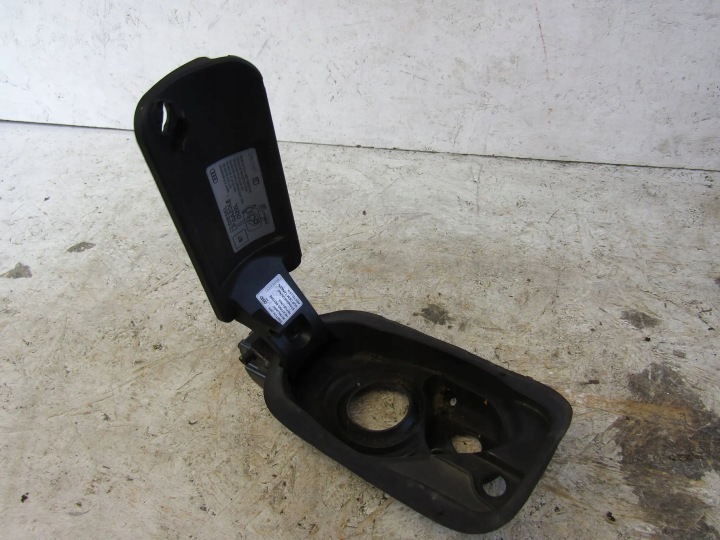 AUDI A5 8W6 CLAPET GOULOTTE DE REMPLISSAGE CARBURANTS 8W8809906A