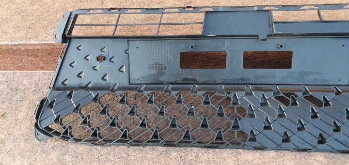 TOYOTA AYGO X 2022- GRILLE PARE-CHOCS AVANT SUR CAPTEURS PDC
