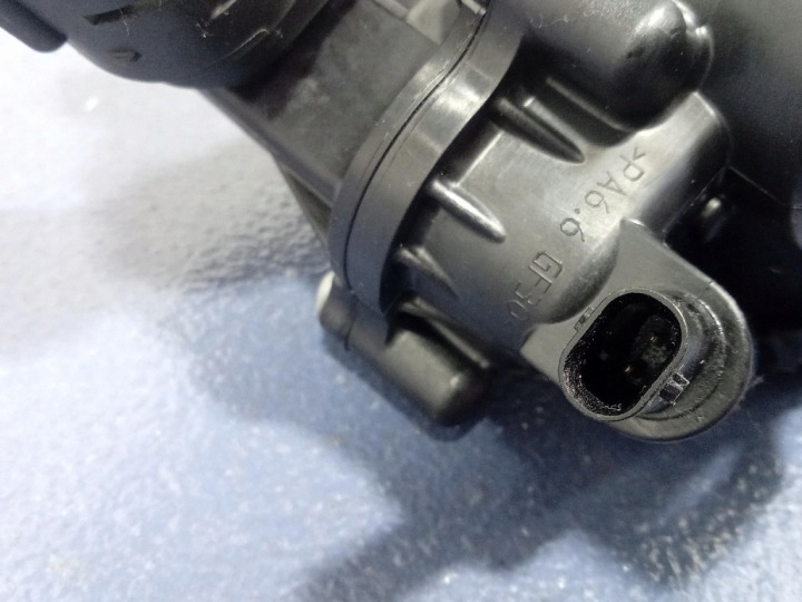 INFINITI Q50 2.0T 211KMTERMOSTAT A2742002482 M274