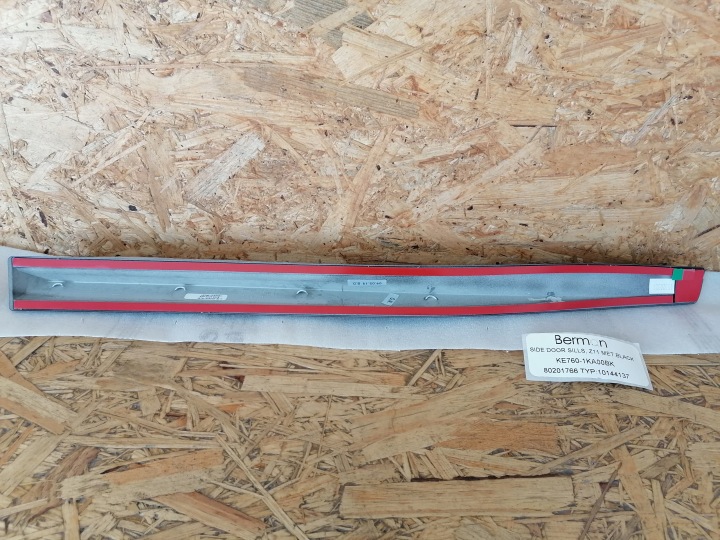 NISSAN JUKE F15 MOULURE PORTES DROIT ARRIÈRE 10144142