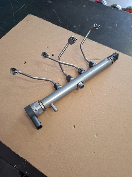 MOULURE INJECTION MERCEDES-BENZ W447 W206 W167 OM654 A6540700195