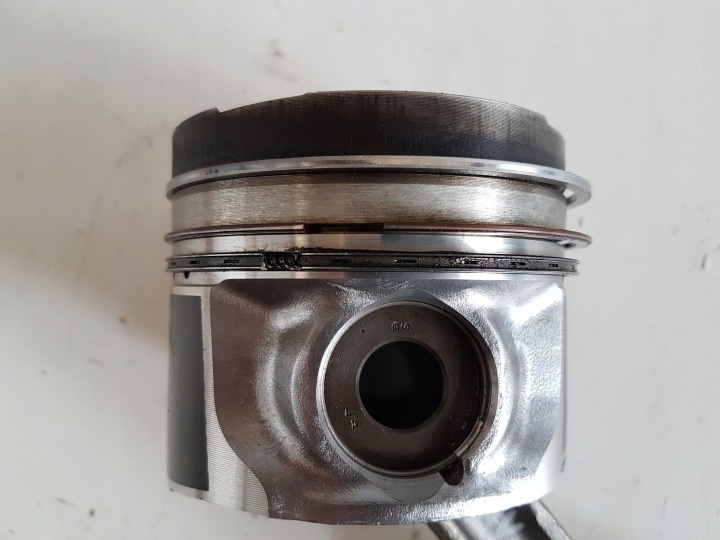 2015 TOYOTA RAV 4 (XA40) PISTON AVEC BIELLE 131010R090