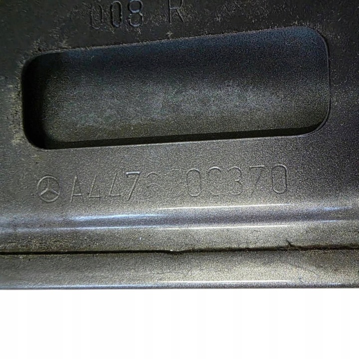 CALANDRE GUIDES PORTES DROITS V-KLASA VITO W447 A4476900370