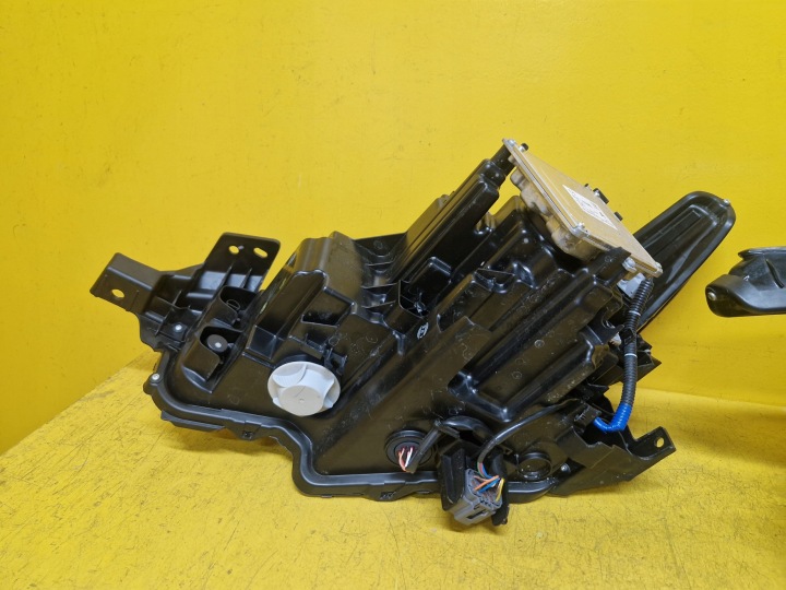 MAZDA 3 IV PHARE DROITE GAUCHE AVANT AVANT BCJH51030 BCJH51040 18-