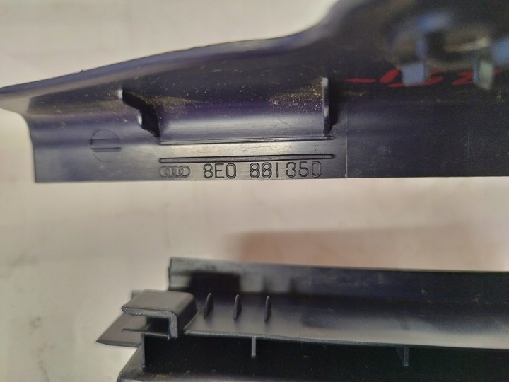 AUDI A4 B6 PROTECTION GUIDES SIÈGES 8E0881350