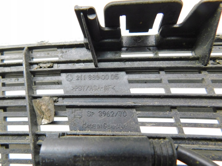 GRILLE ADMISSION CAPOTS C723 A2118800005 MERCEDES E W211 02-06