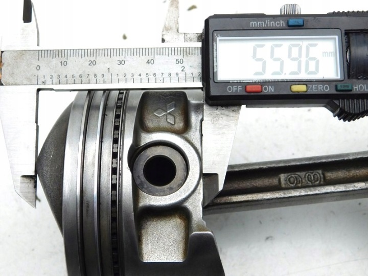 R/21 MITSUBISHI CARISMA 1.8 GDI PISTON BIELLE 3LO