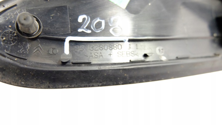 PEUGEOT 208 LIFT TRIANGLE BOUCHON GARDE-BOUE GAUCHE 9673280880