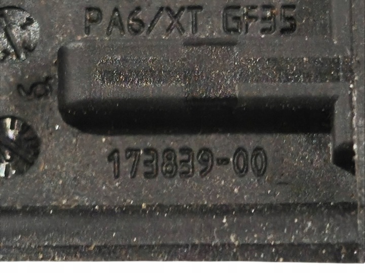 SERRE-CÂBLE NÉGATIVE TOUTES PORSCHE MACAN (95B) 7631109