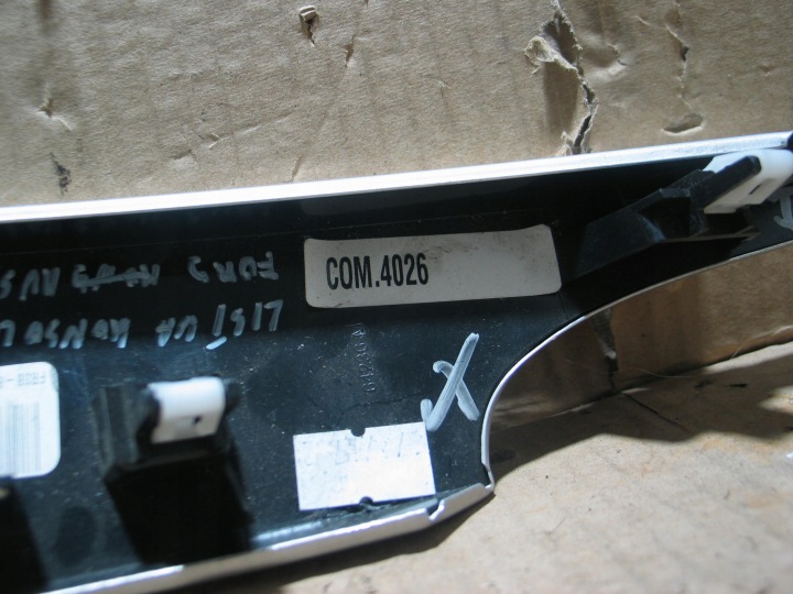 MOULURE DÉCOR CHÂSSIS PROTECTION BOUCHON FORD MUSTANG