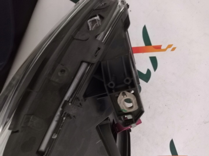 PHARE MERCEDES-BENZ B-KLASSE W246 A2468200139 XÉNON