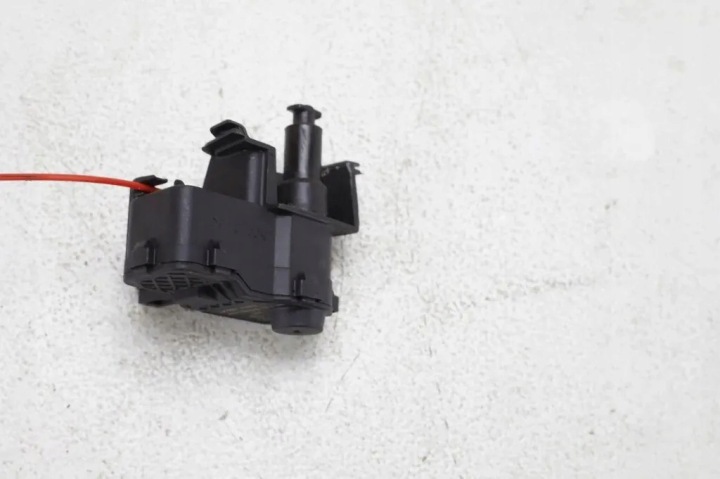 PETIT MOTEUR BOUCHONS GOULOTTE DE REMPLISSAGE CARBURANTS AUDI Q5 (8R) 8K0862153F 2.0L DIESEL 2011