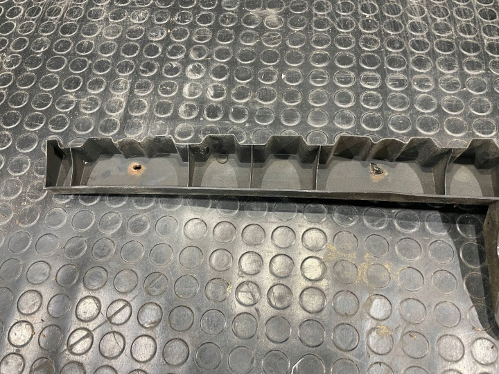 FORD FOCUS MK2 II 04-10 GLISSIÈRE POIGNÉE FIXATION PARE-CHOCS ARRIÈRE ARRIÈRE