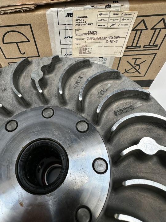 TALEZ ADHÉRENCE ENGRENAGE APRILIA SRV 850 MANA 850 GILERA GP 800 NEUF ORIGINAL
