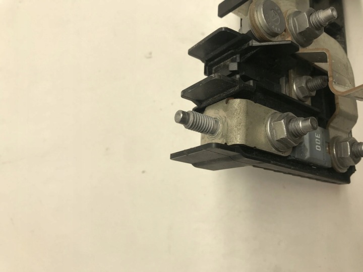 BOÎTE FUSIBLES MERCEDES-BENZ OE A2465400950