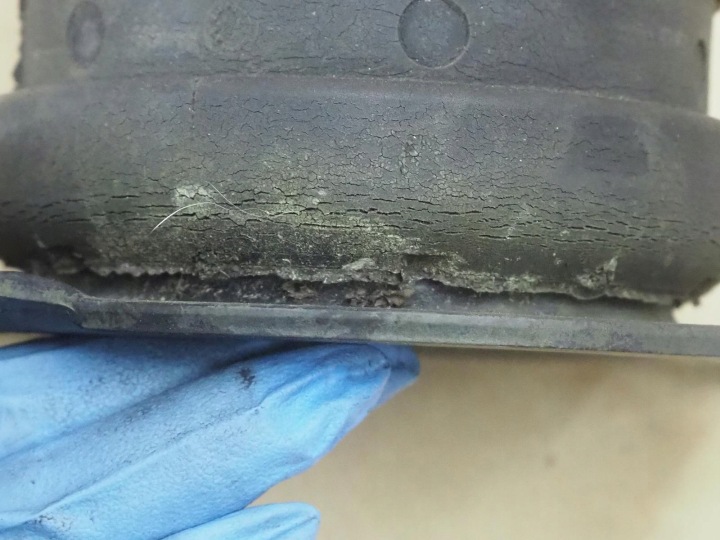 VW SEAT SKODA AUDI A1 8X COUSSIN MOTEUR 6R0199167Q