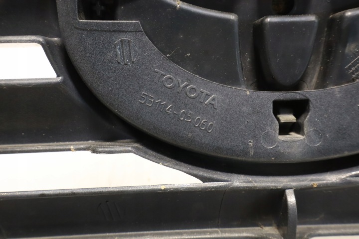 CALANDRE GRILLE TOYOTA AVENSIS II T25