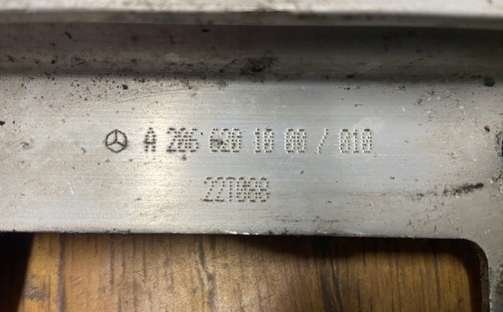 AVANT PLAQUE SUPPORTS PROTECTIONS (TELEWIZOR) MERCEDES-BENZ C-CLASS W206