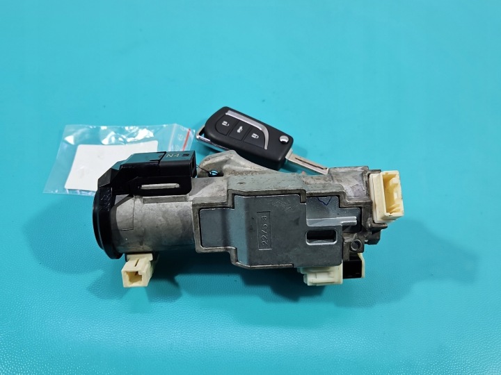 CONTACTEUR D'ALLUMAGE CLÉ SEMELLE TOYOTA COROLLA E21 19- 45020-02-14