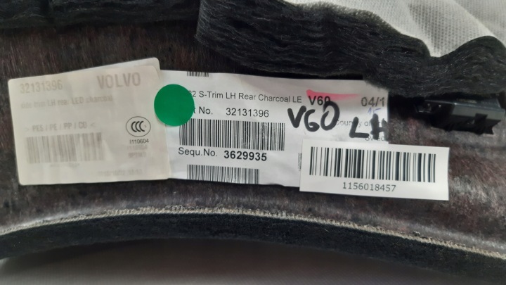 VOLVO V60 II COLLECTEUR COUVERCLES DE COFFRE GAUCHE 32131396, 3629935