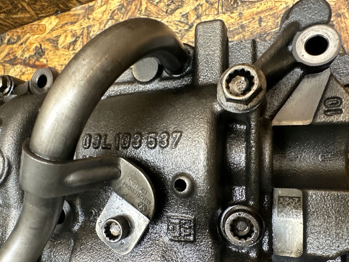 POMPE HUILES AUDI VW SKODA SEAT 2.0 TDI 03L103537