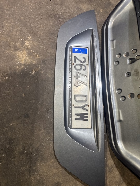 COUVERCLES DE COFFRE COUVERCLES DE COFFRE MERCEDES W211 BERLINE C368
